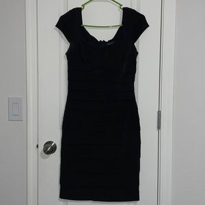 White House Black Markey size 6 fitted dress